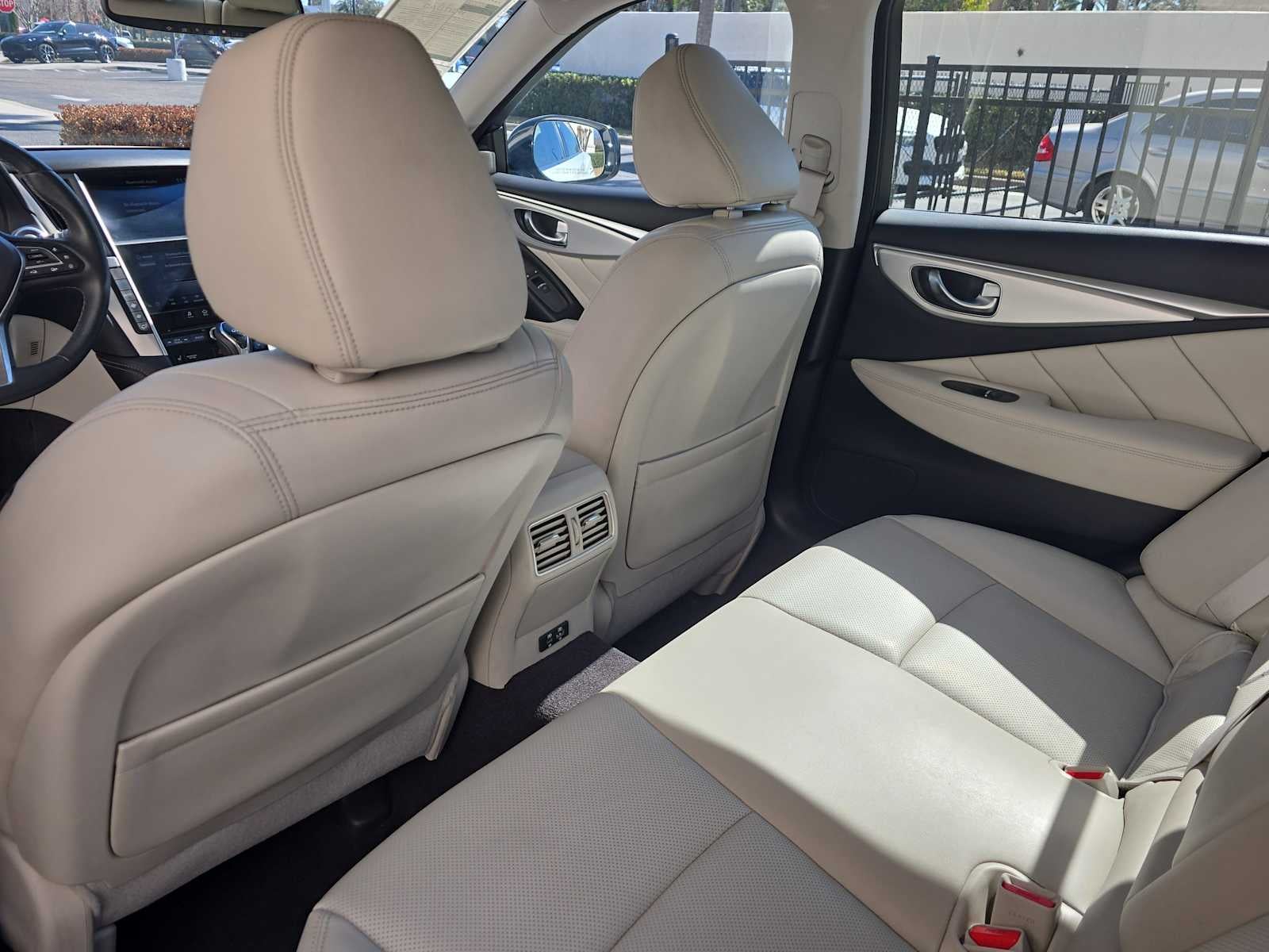 2023 INFINITI Q50 LUXE