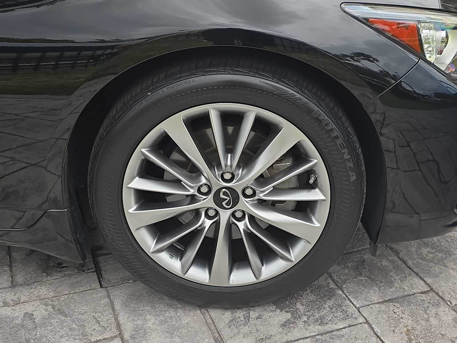 2023 INFINITI Q50 LUXE