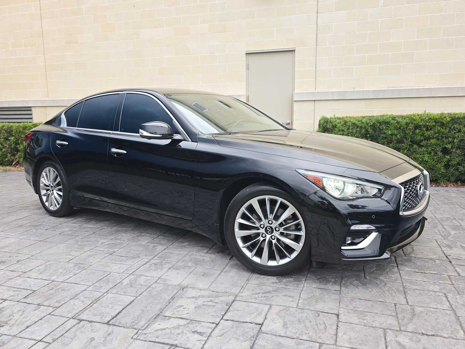 2023 INFINITI Q50 LUXE