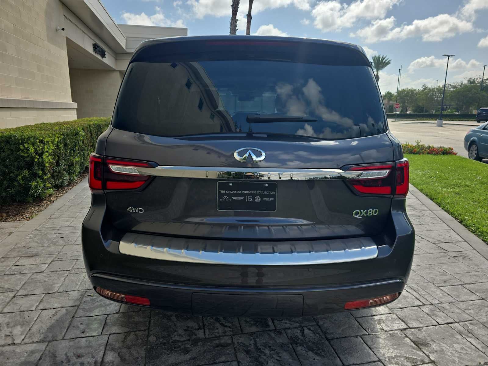 2023 INFINITI QX80 PREMIUM SELECT