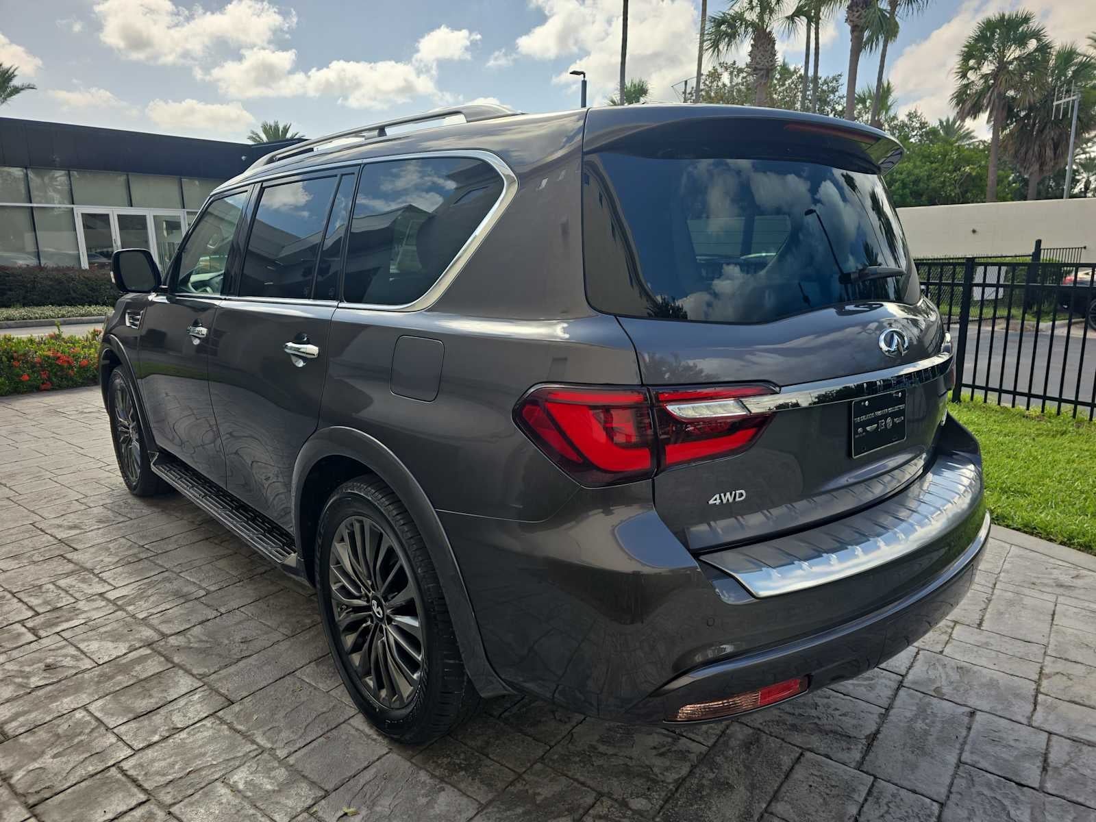 2023 INFINITI QX80 PREMIUM SELECT