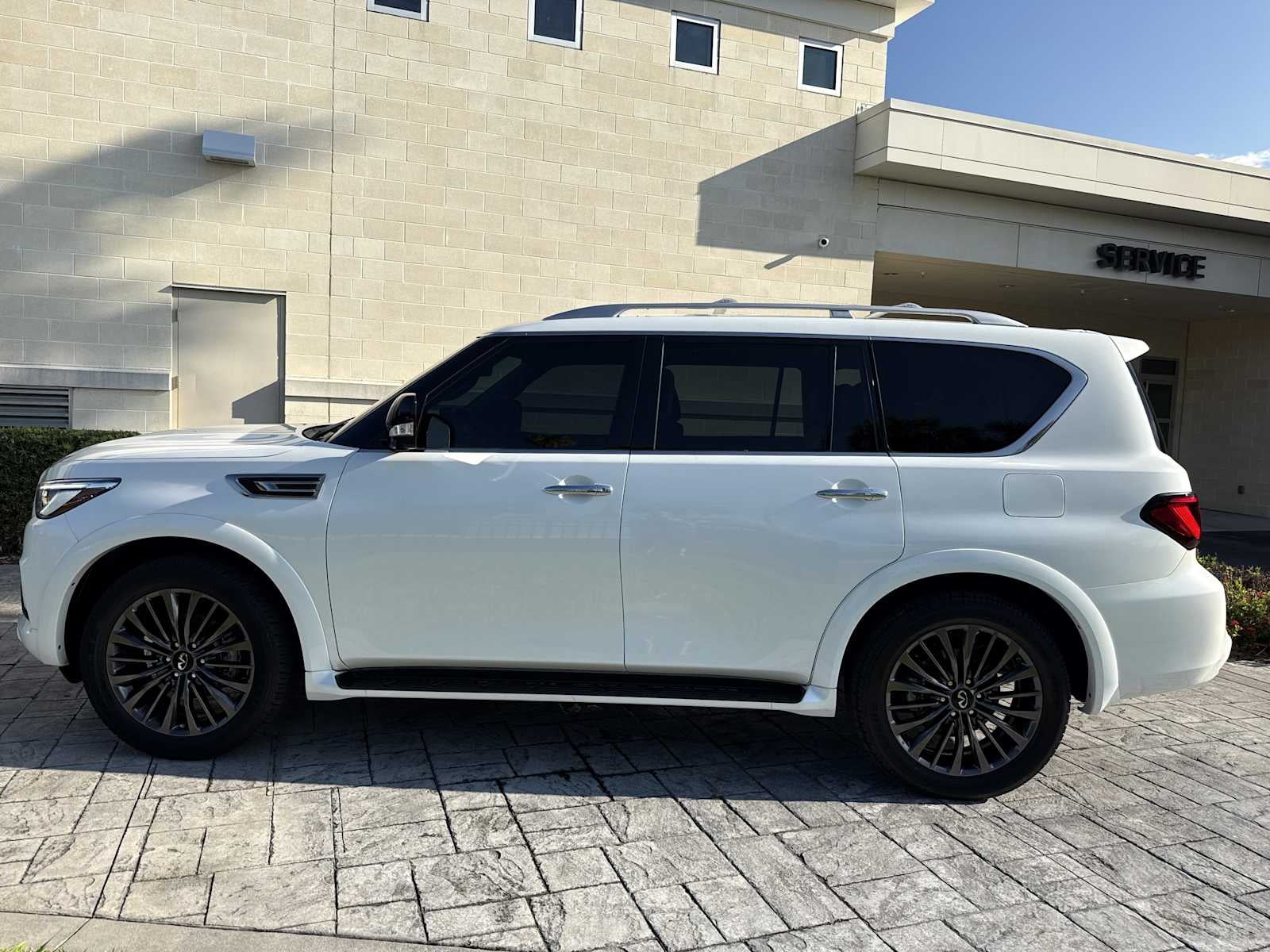 2024 INFINITI QX80 PREMIUM SELECT