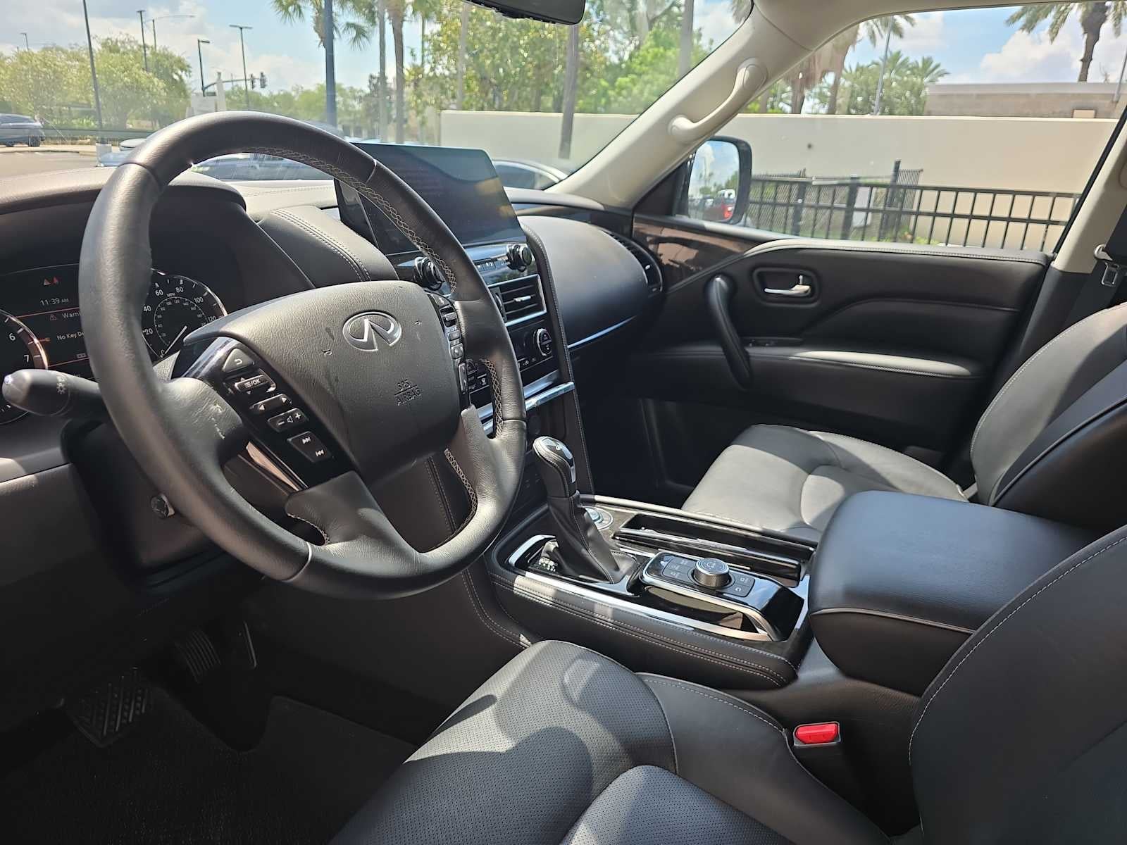 2024 INFINITI QX80 LUXE