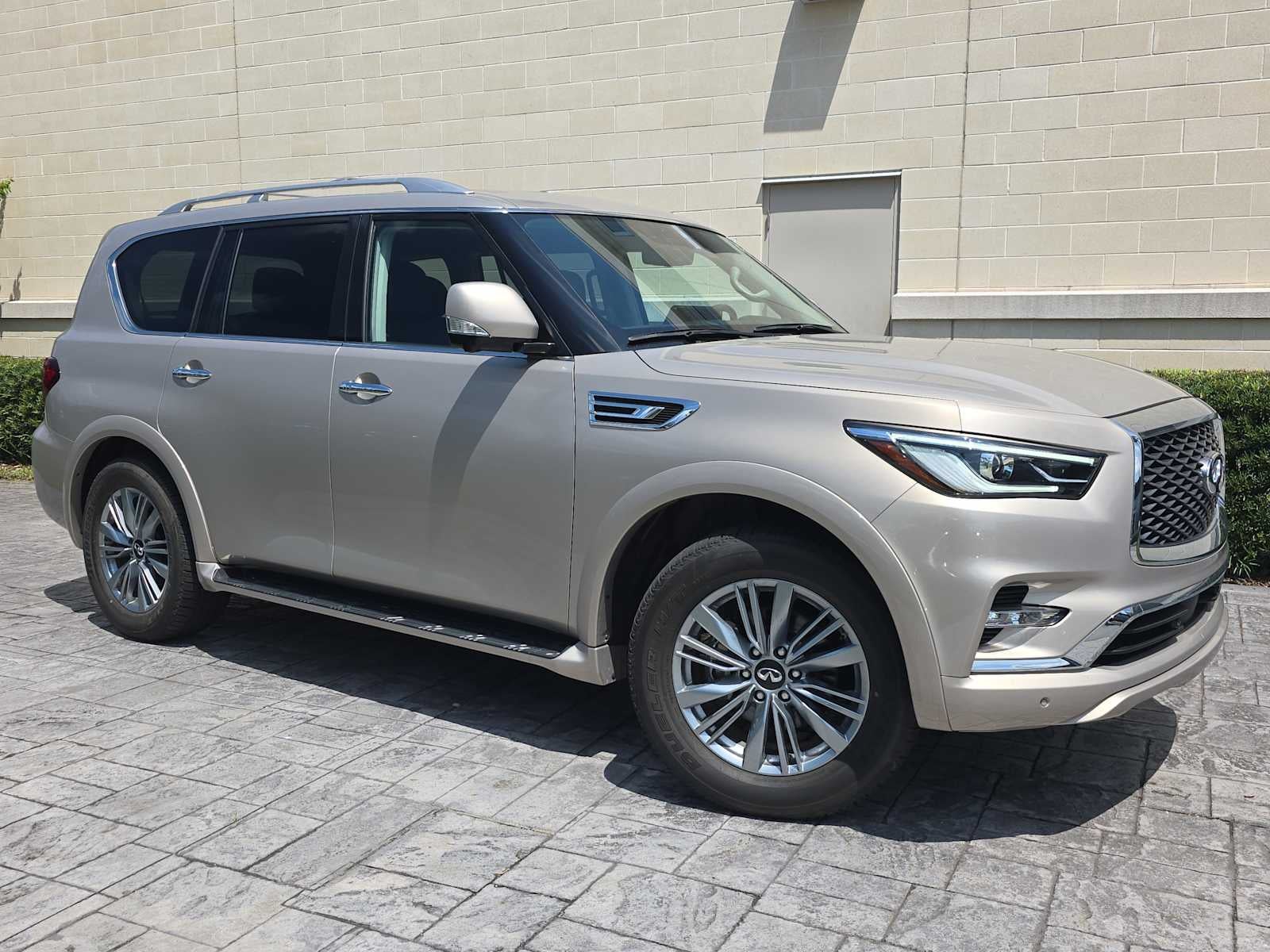 2024 INFINITI QX80 LUXE