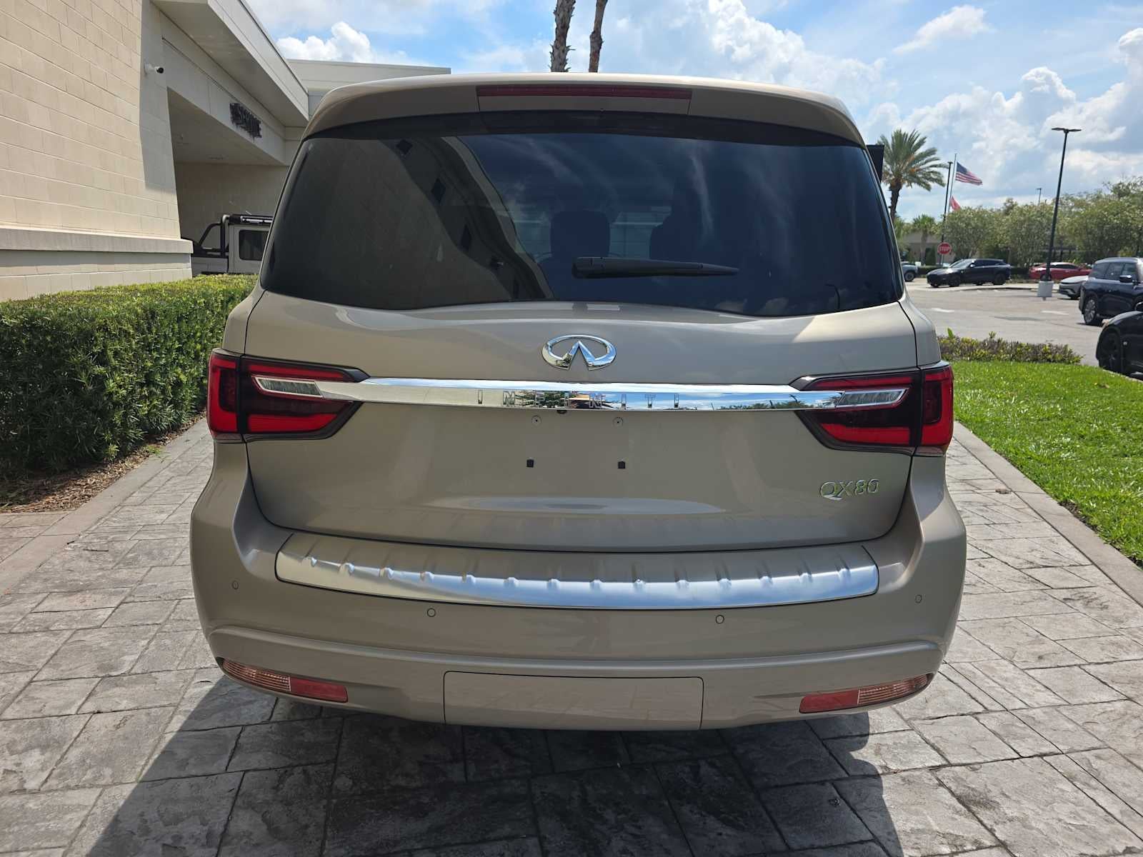 2024 INFINITI QX80 LUXE