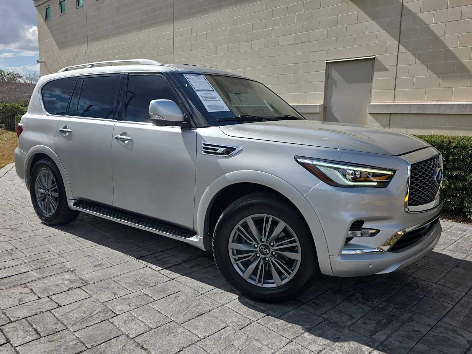 2021 INFINITI QX80 LUXE