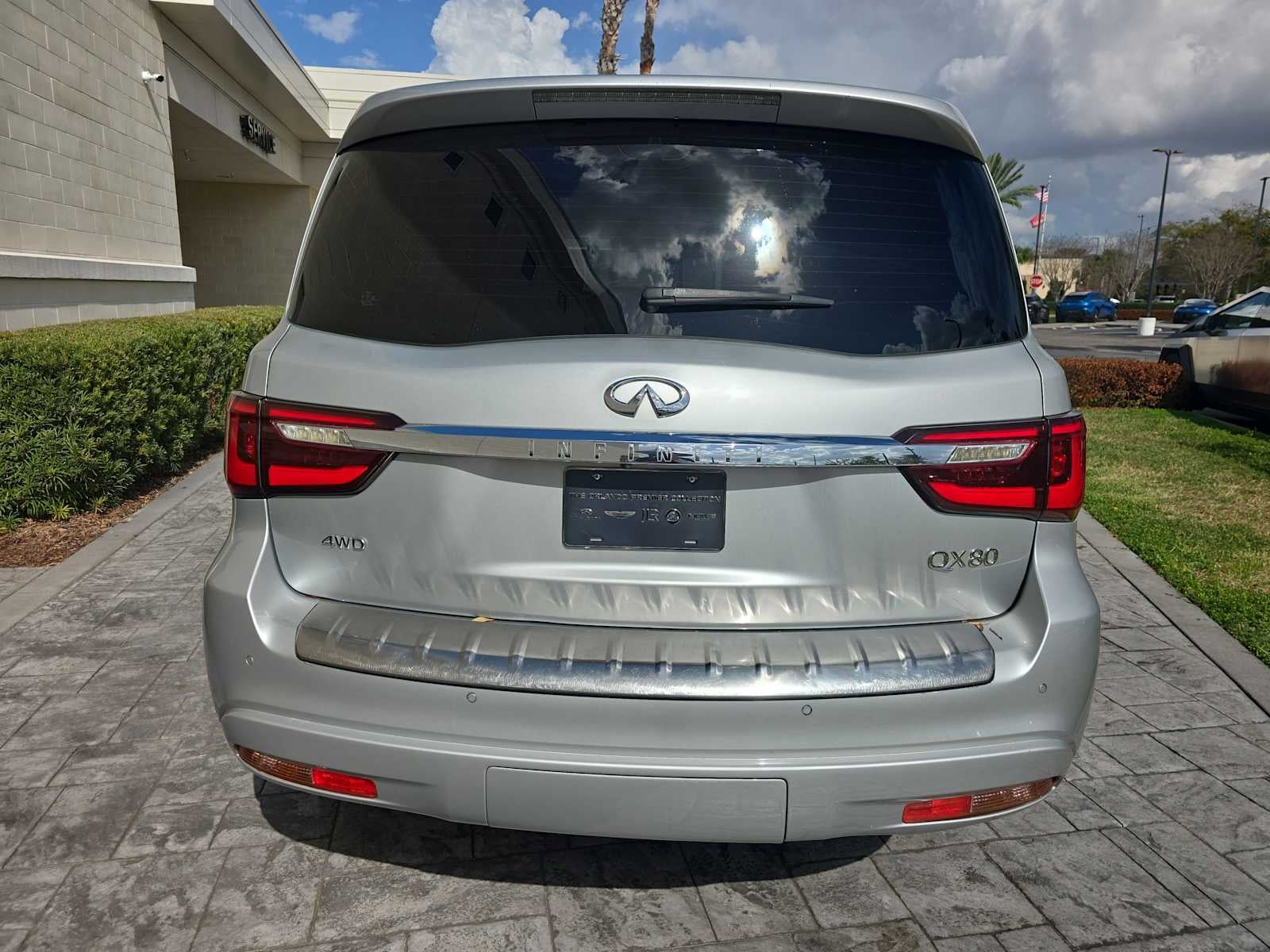 2021 INFINITI QX80 LUXE