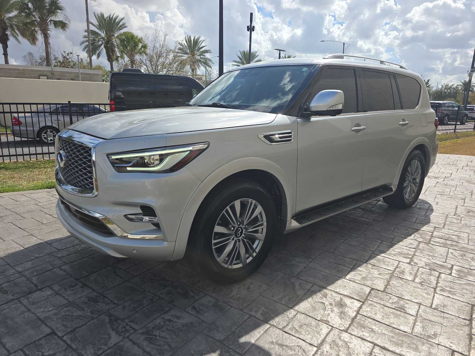2021 INFINITI QX80 LUXE