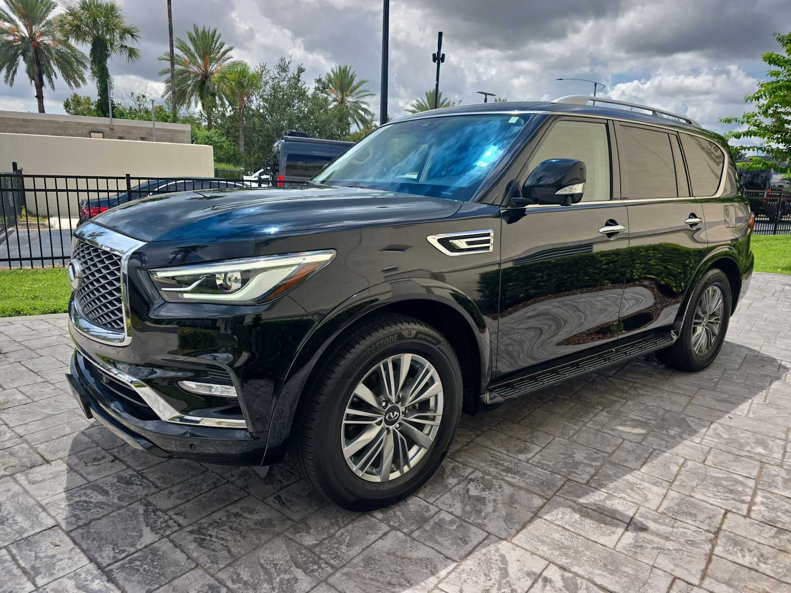 2021 INFINITI QX80 LUXE