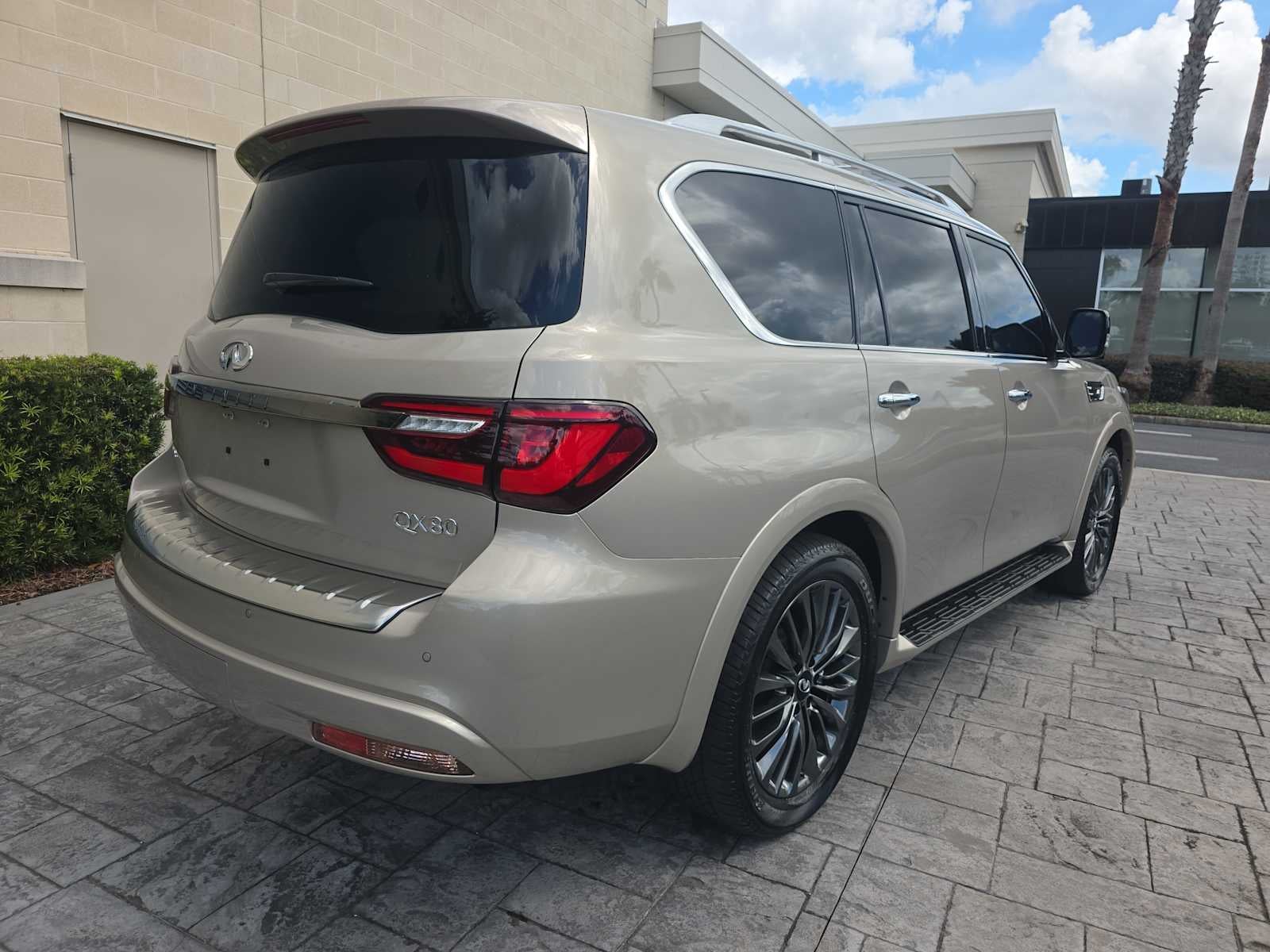 2023 INFINITI QX80 PREMIUM SELECT