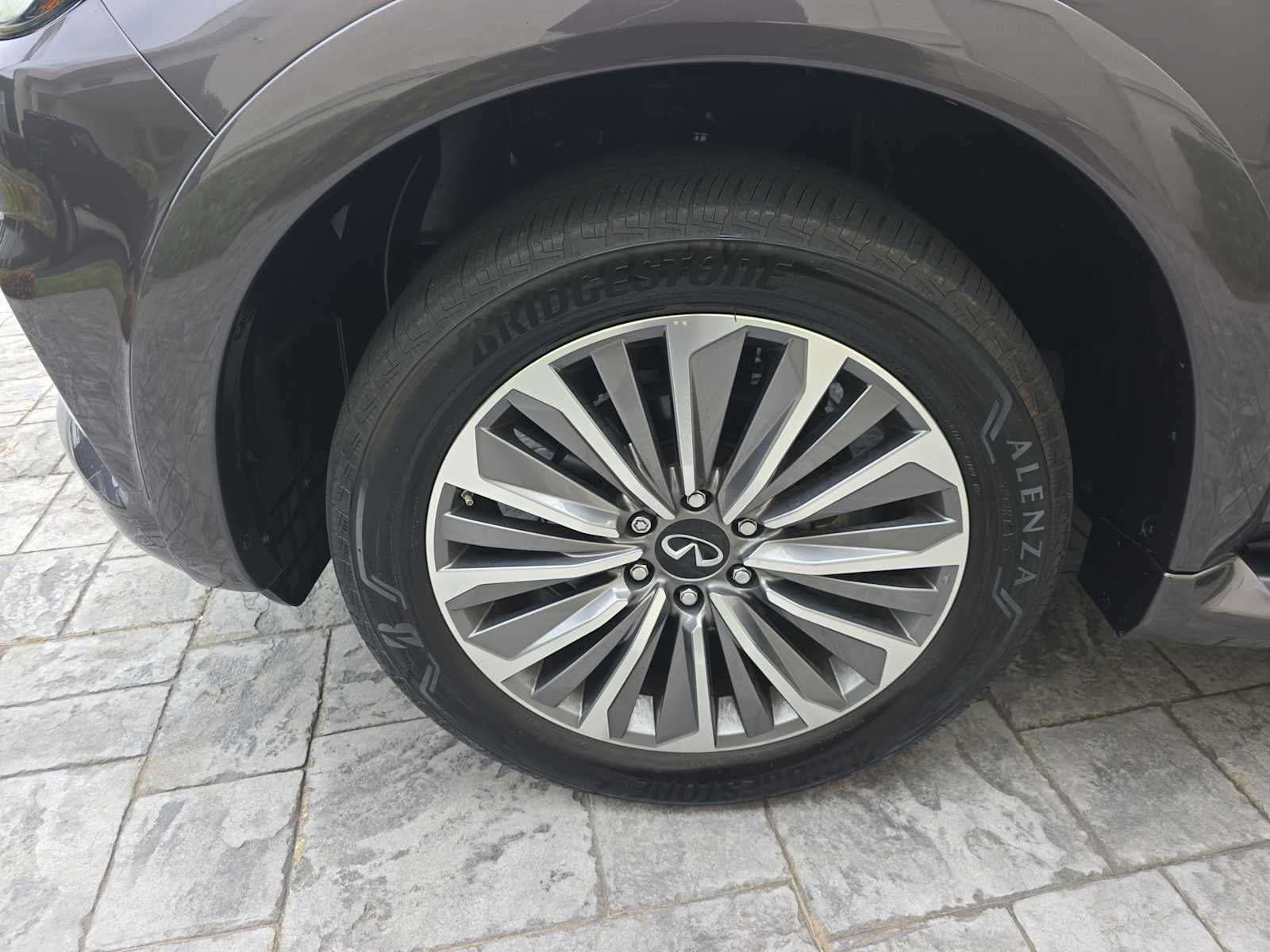 2024 INFINITI QX80 LUXE