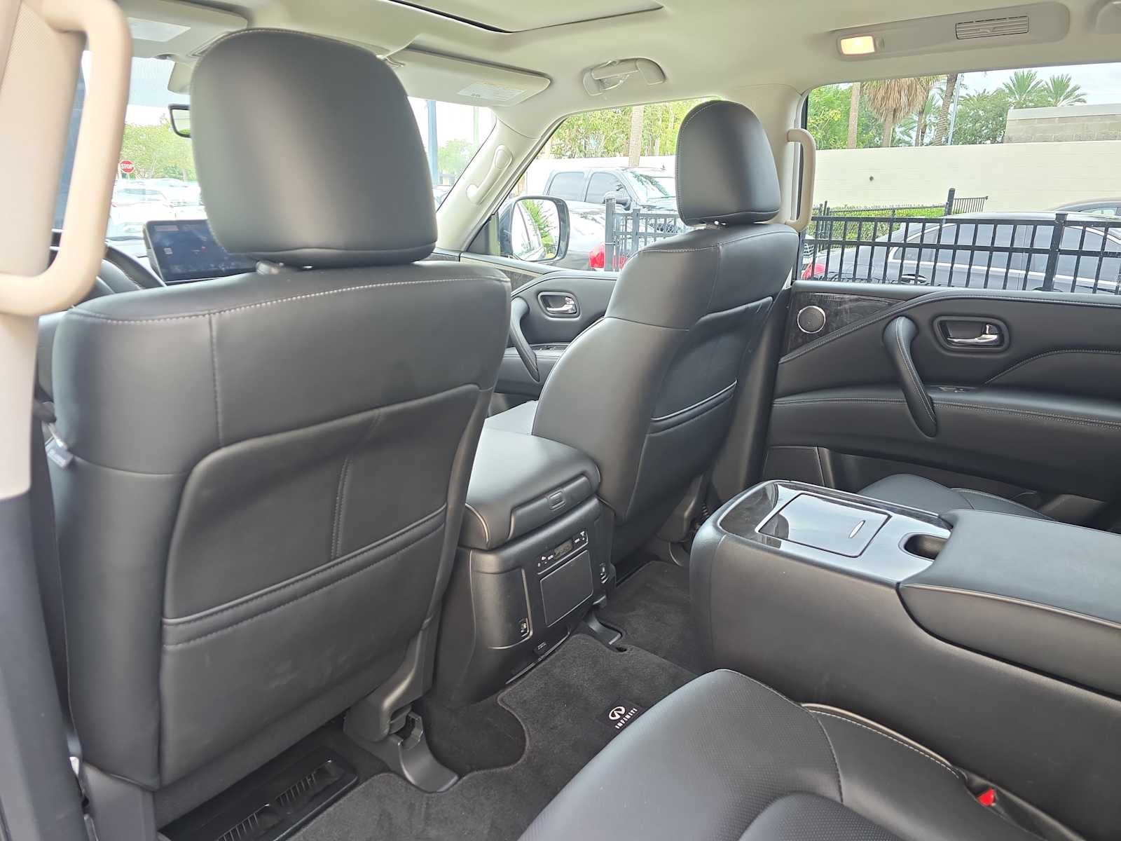 2024 INFINITI QX80 LUXE