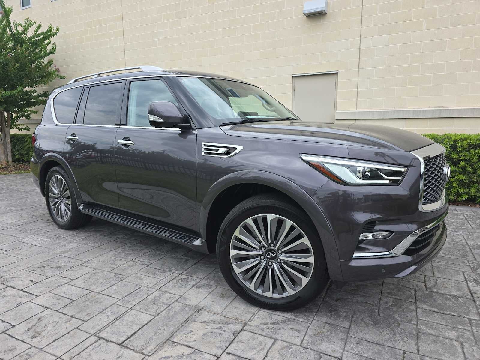 2024 INFINITI QX80 LUXE