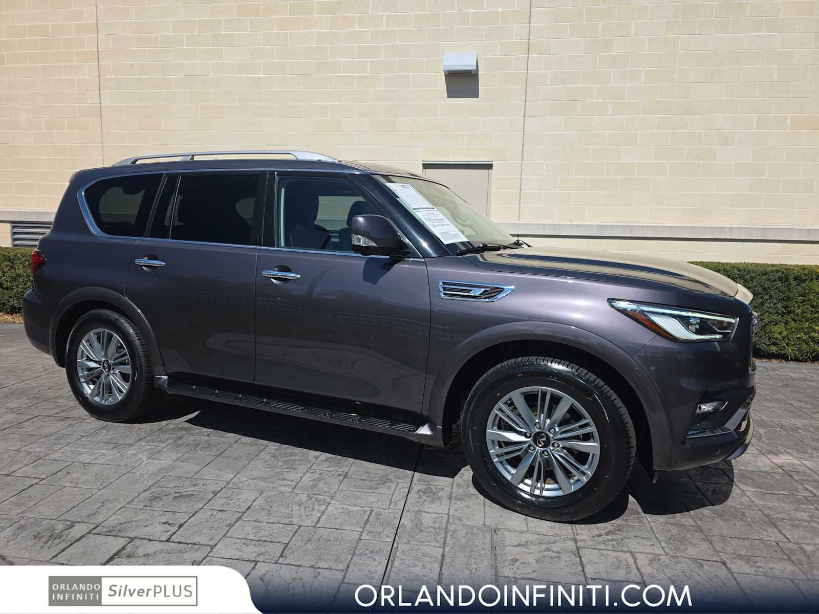 2024 INFINITI QX80 LUXE