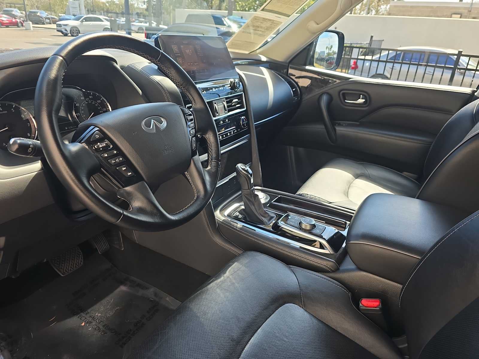 2024 INFINITI QX80 LUXE
