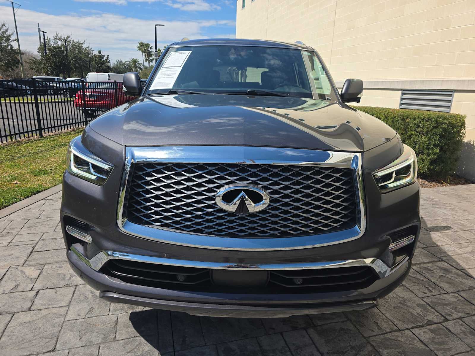 2024 INFINITI QX80 LUXE