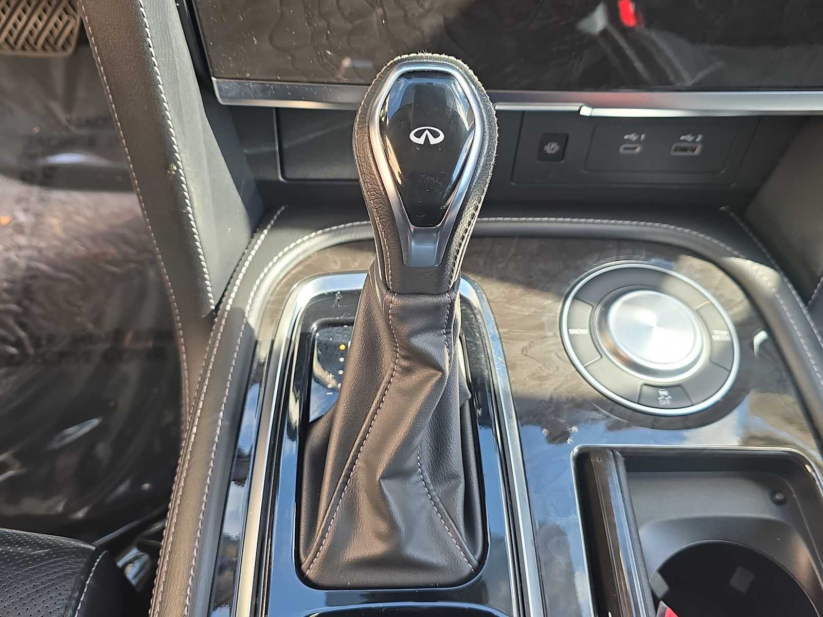 2024 INFINITI QX80 LUXE