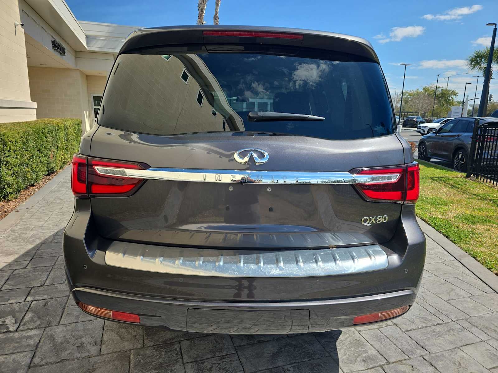 2024 INFINITI QX80 LUXE