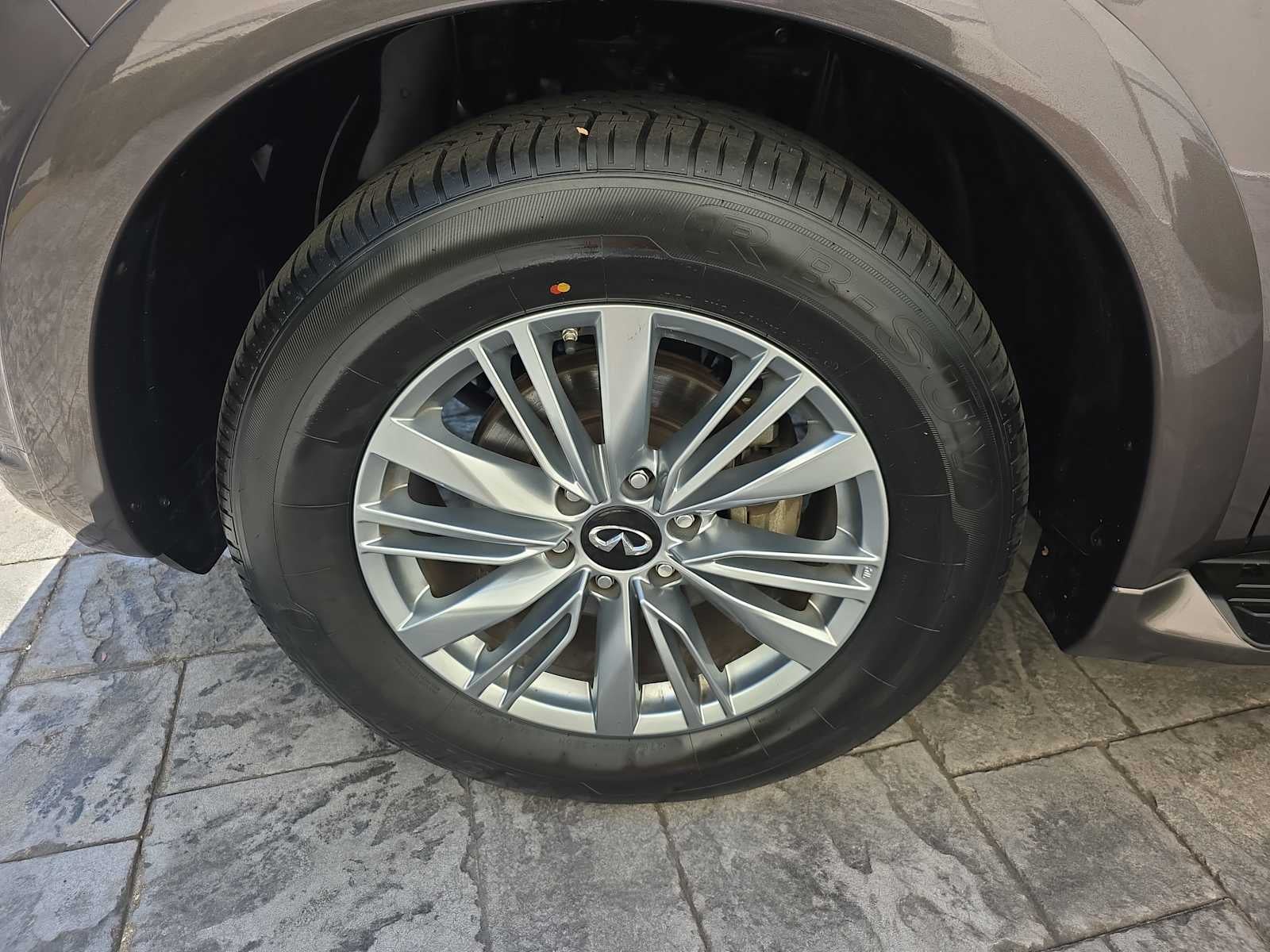 2024 INFINITI QX80 LUXE