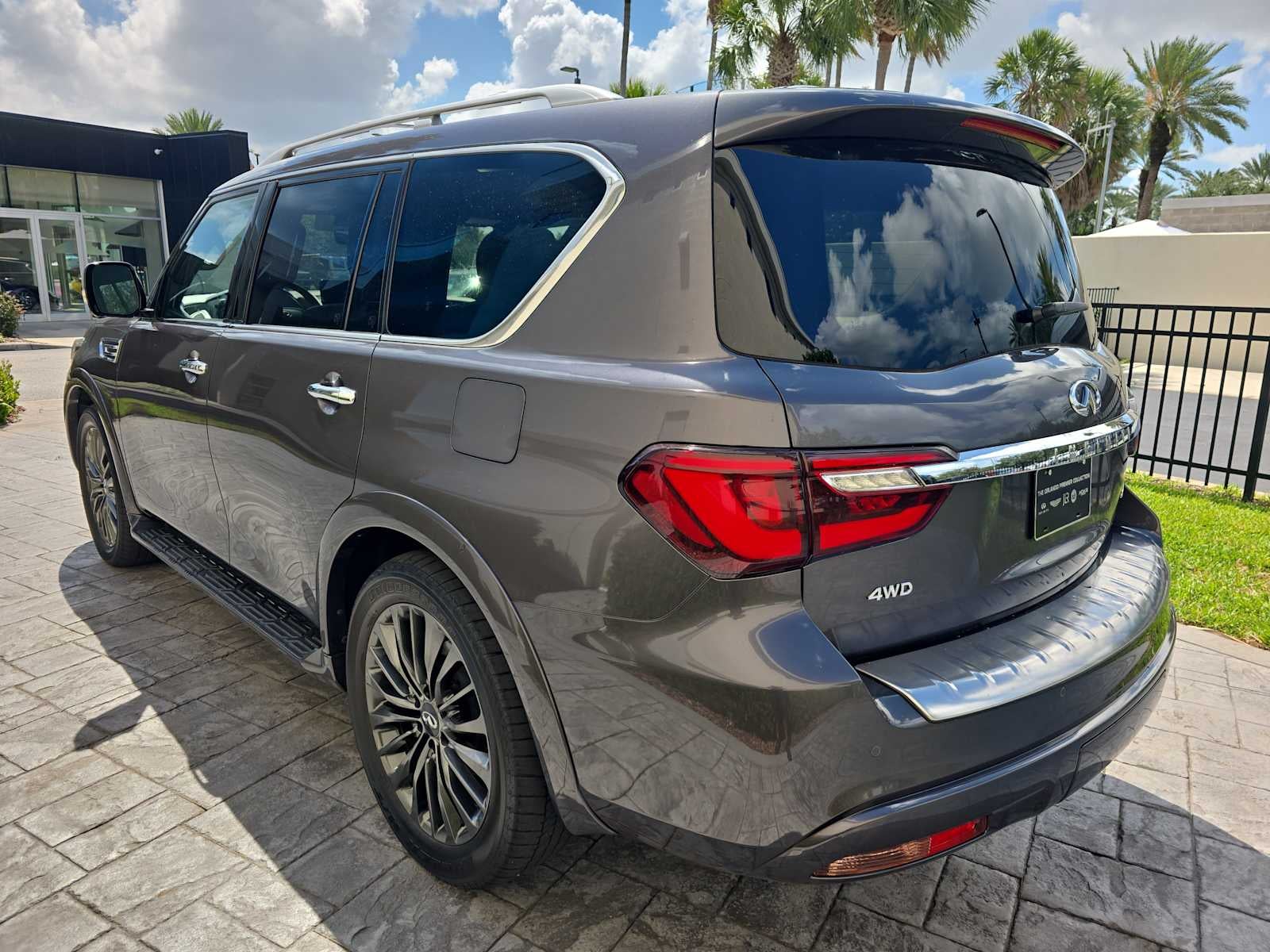 2024 INFINITI QX80 SENSORY