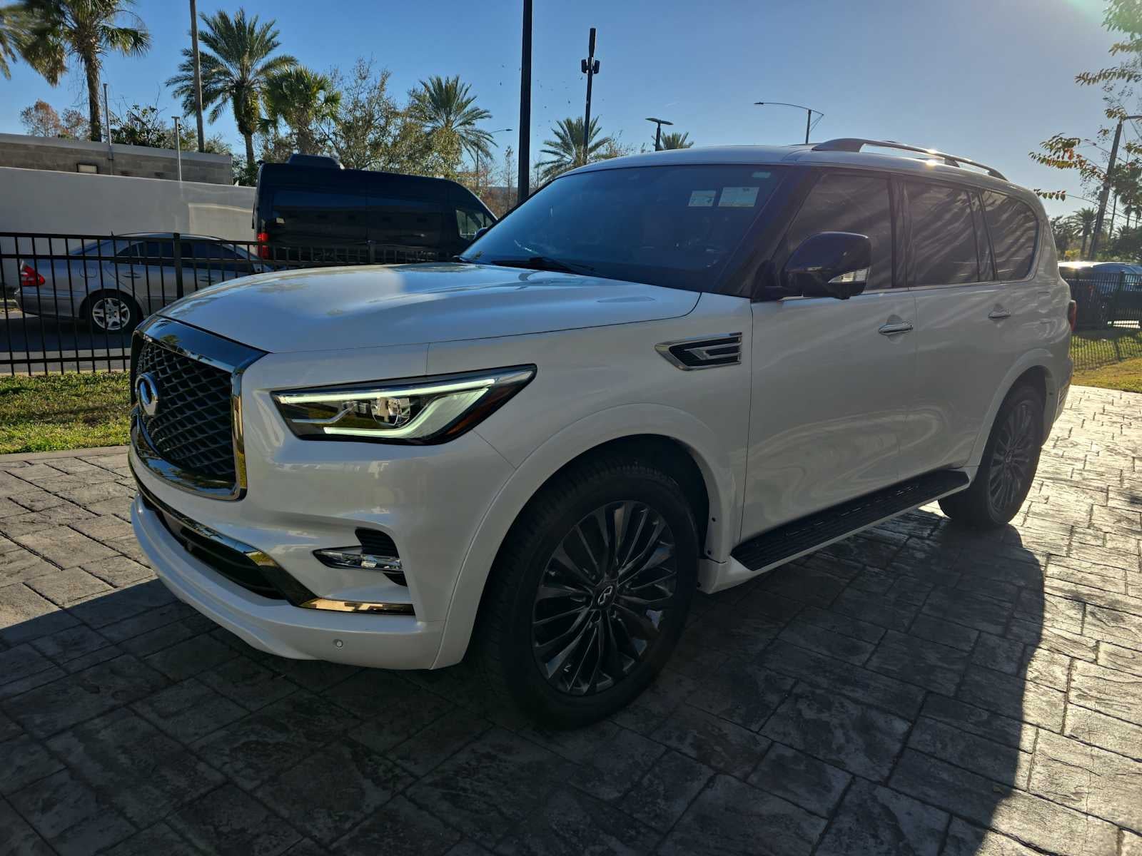 2024 INFINITI QX80 SENSORY