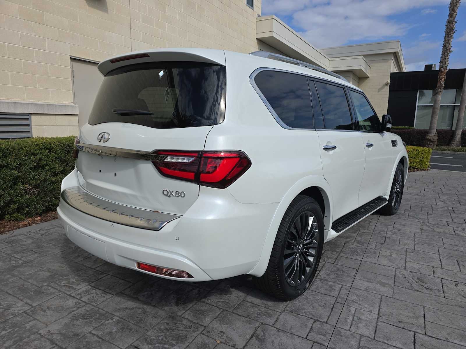 2024 INFINITI QX80 SENSORY
