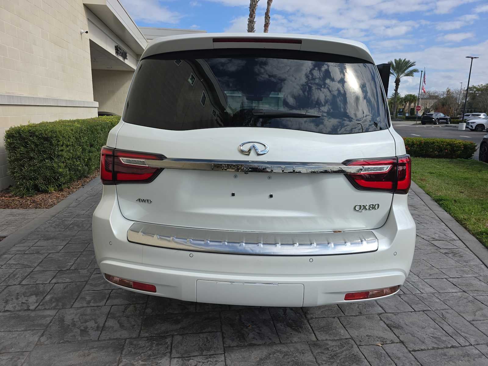 2024 INFINITI QX80 SENSORY