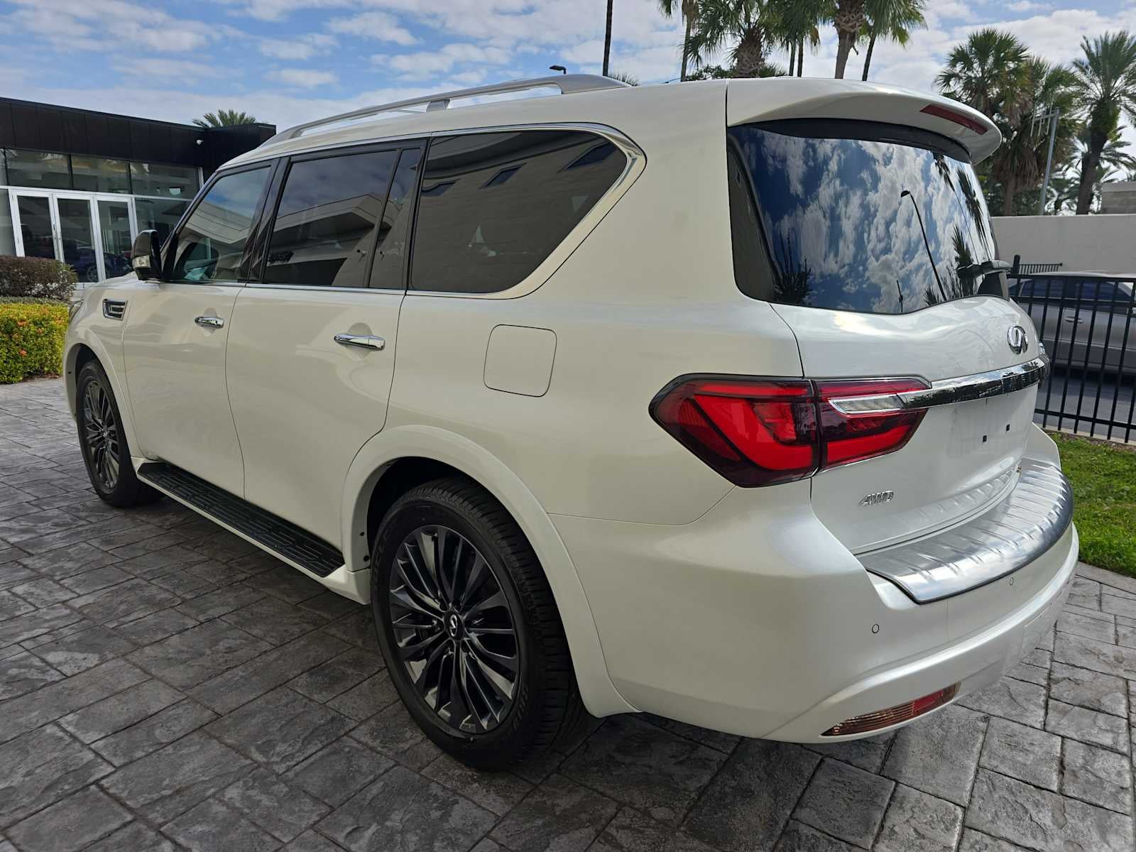 2024 INFINITI QX80 SENSORY