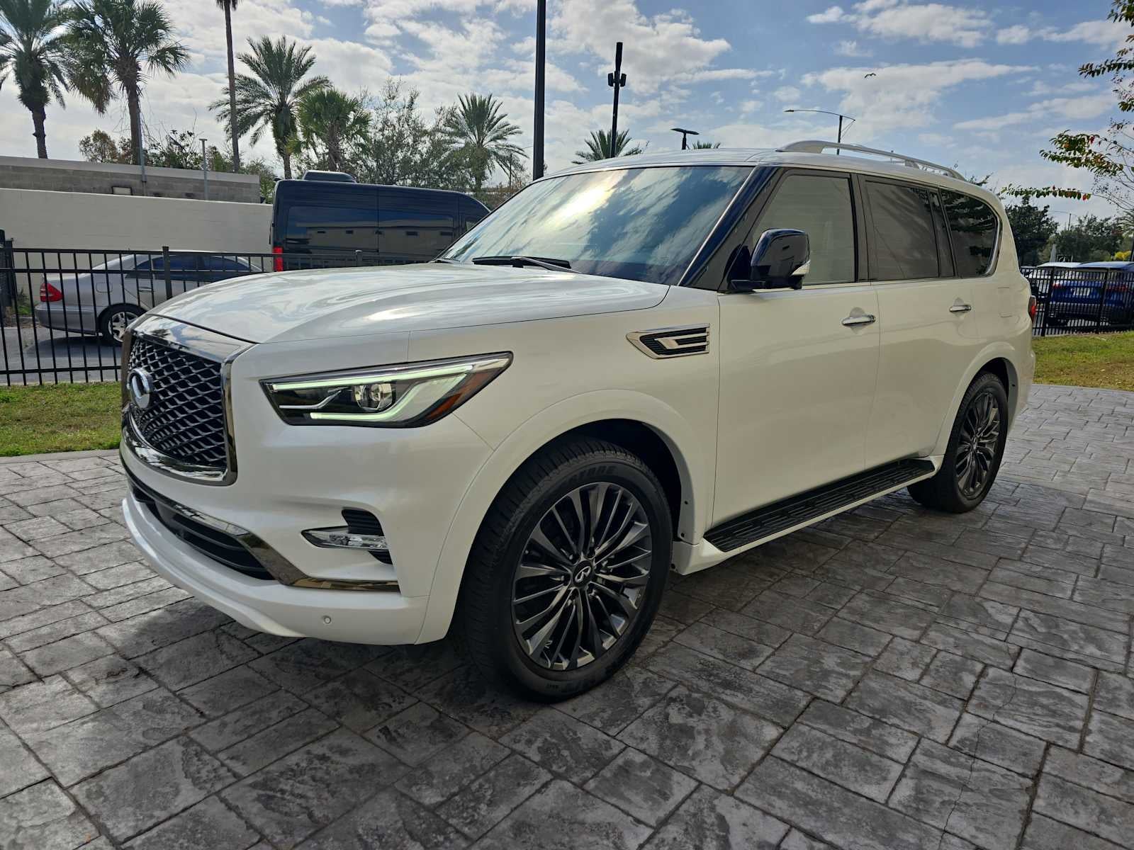 2024 INFINITI QX80 SENSORY