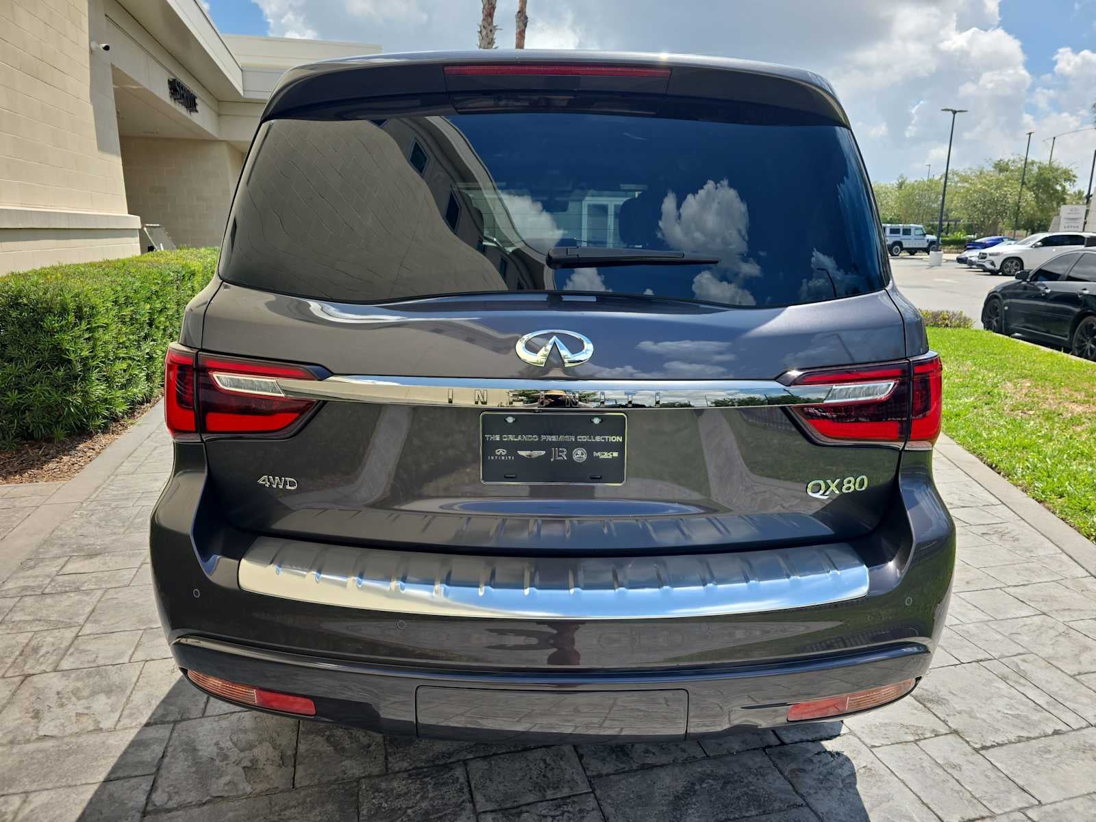 2024 INFINITI QX80 SENSORY