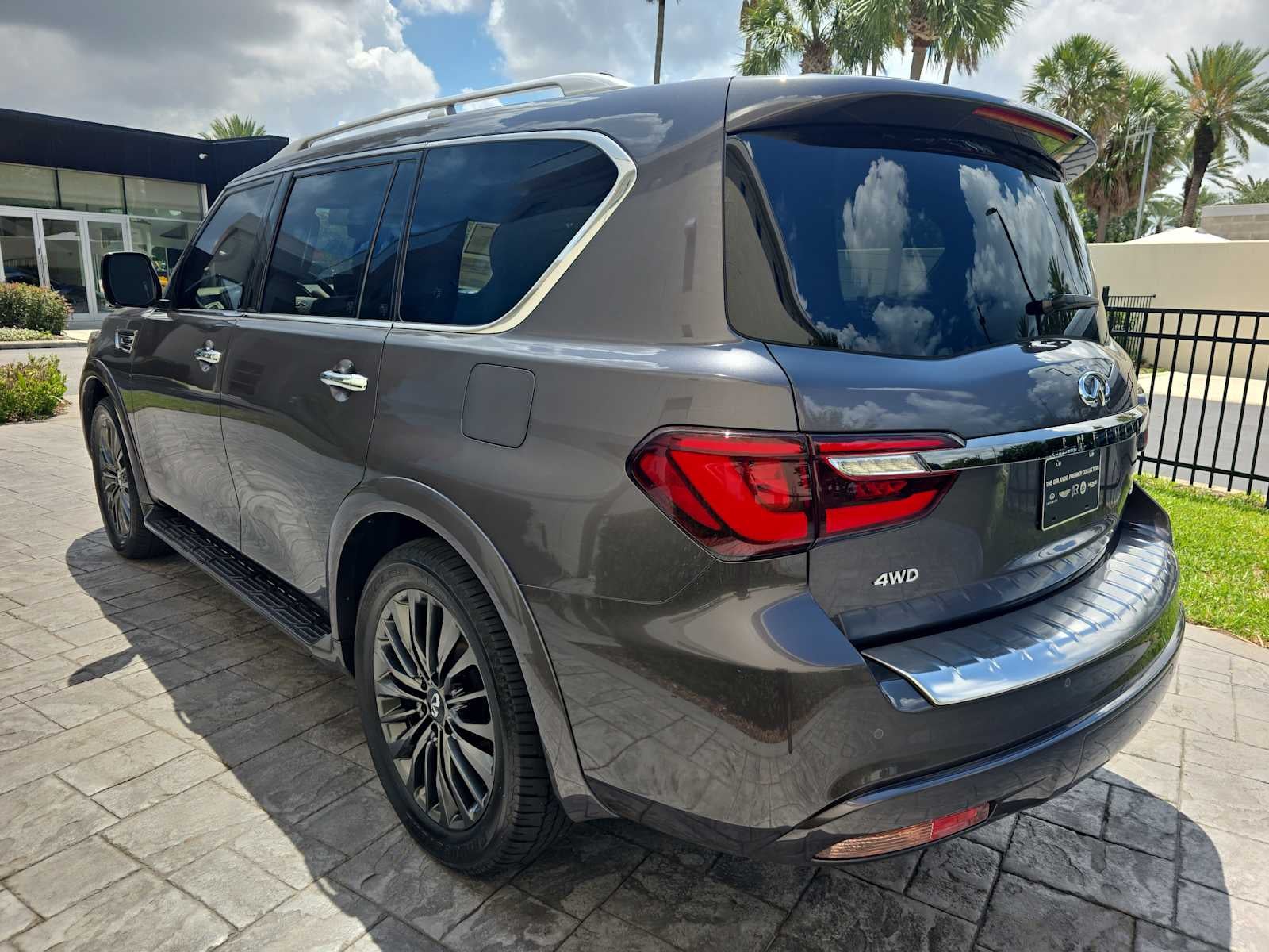 2024 INFINITI QX80 SENSORY