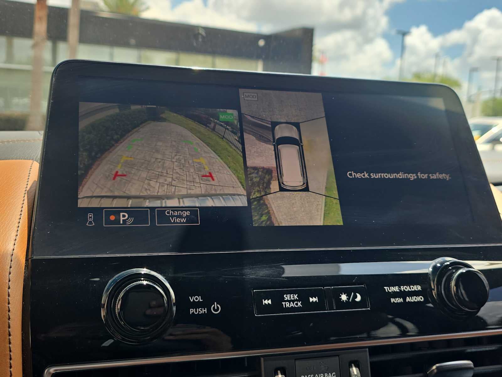 2024 INFINITI QX80 SENSORY