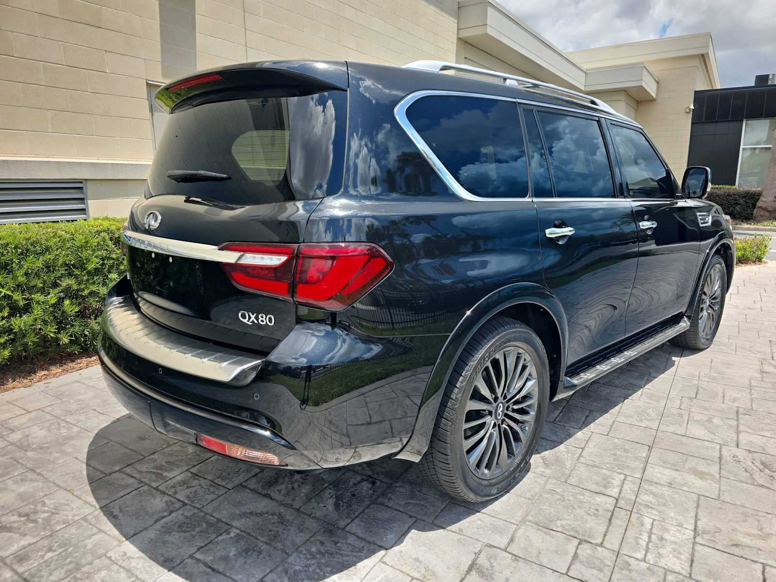 2024 INFINITI QX80 SENSORY
