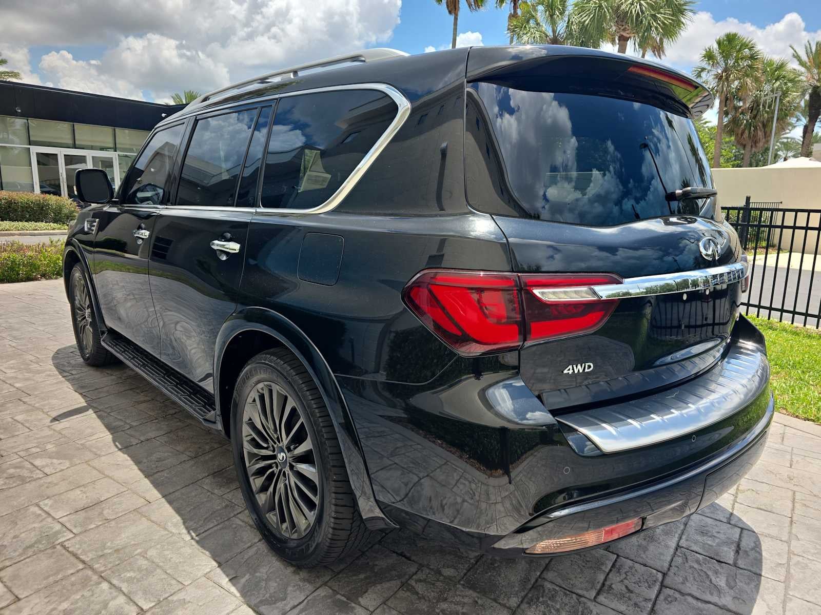 2024 INFINITI QX80 SENSORY