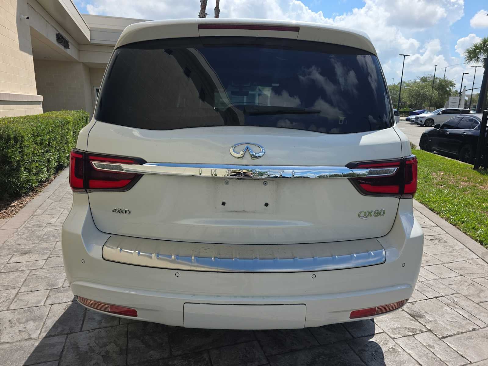 2024 INFINITI QX80 SENSORY