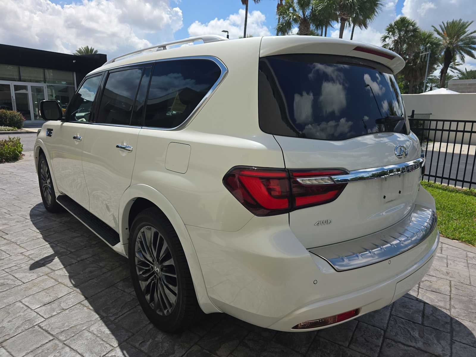 2024 INFINITI QX80 SENSORY