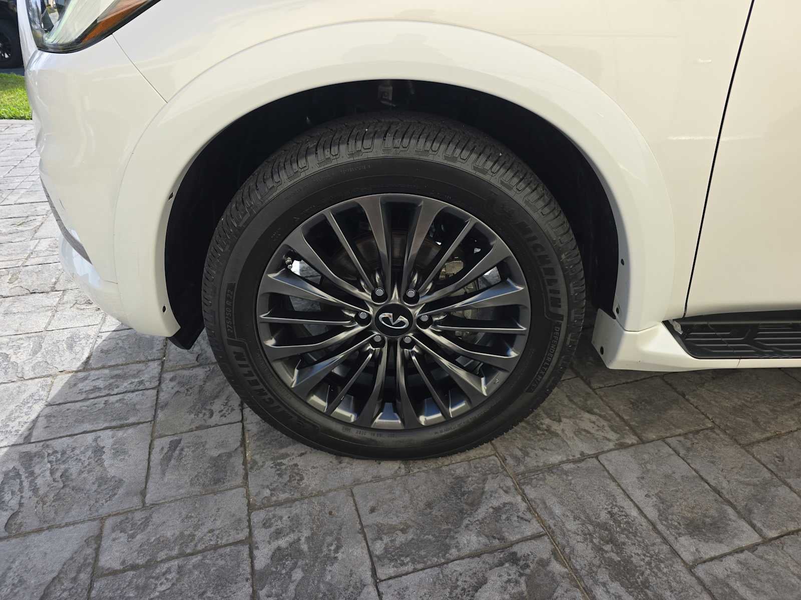 2024 INFINITI QX80 SENSORY