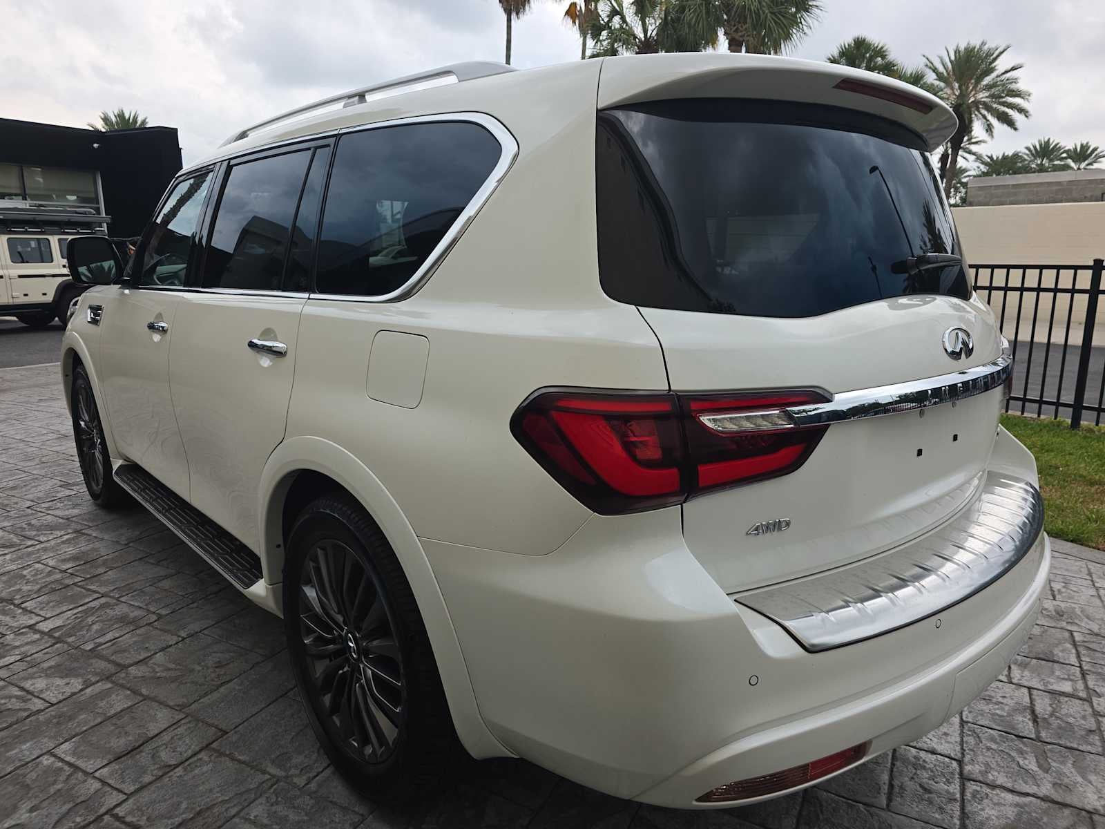 2024 INFINITI QX80 SENSORY