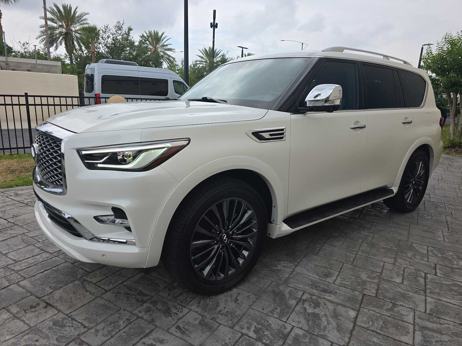 2024 INFINITI QX80 SENSORY