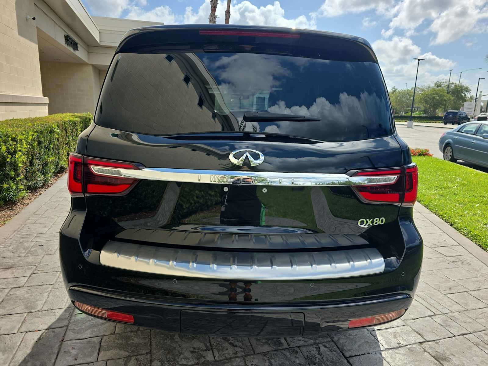2023 INFINITI QX80 SENSORY