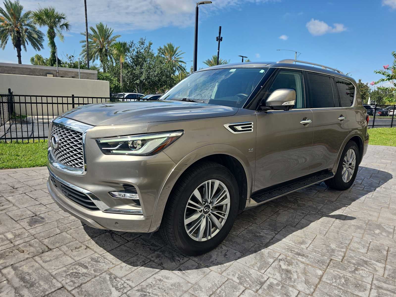 2019 INFINITI QX80 LUXE