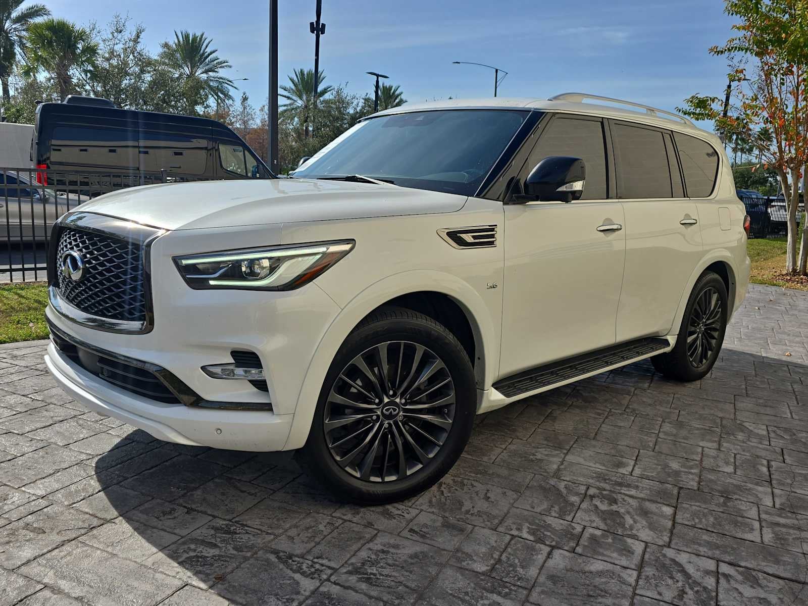 2020 INFINITI QX80 LUXE
