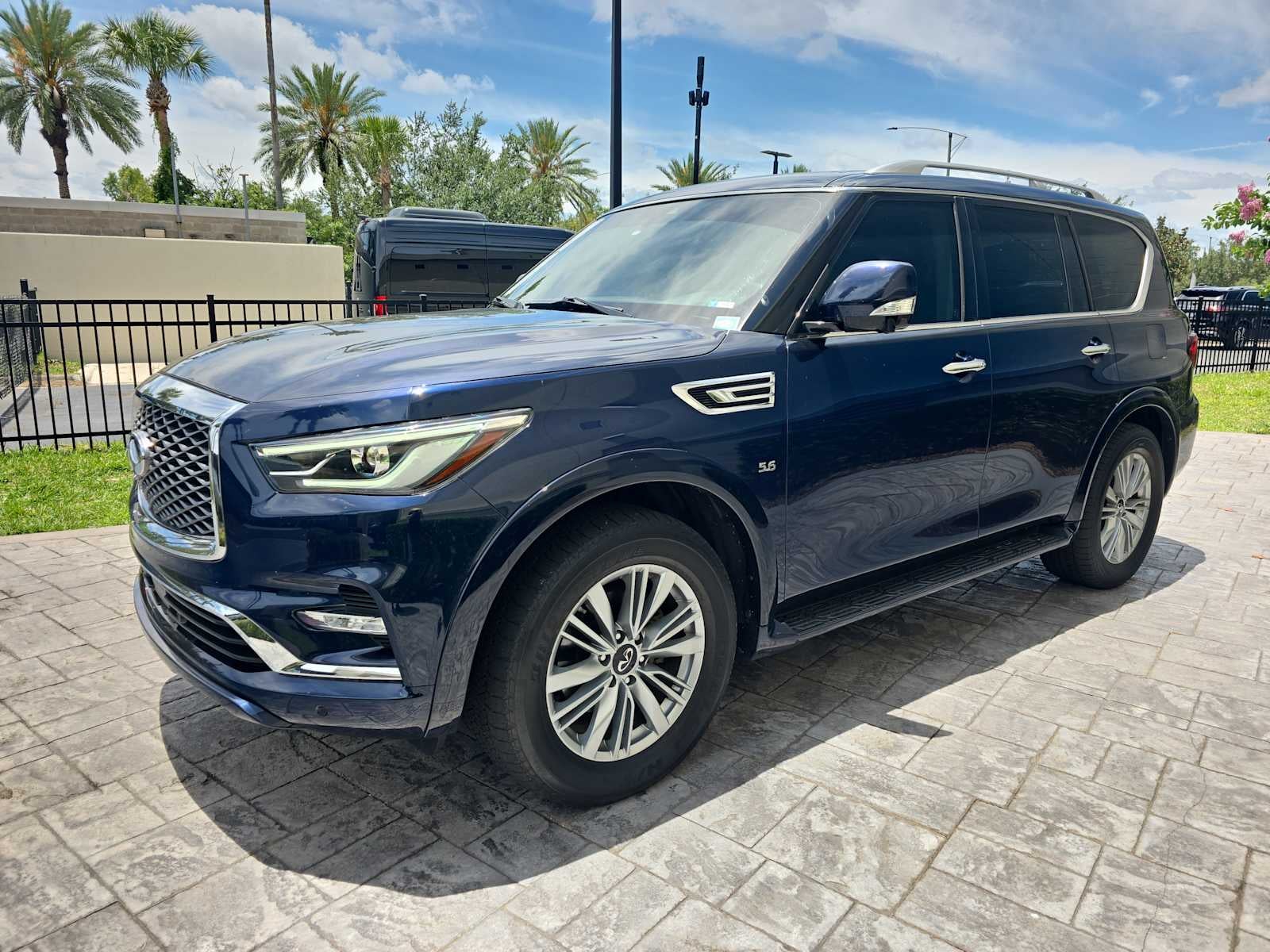2019 INFINITI QX80 LUXE