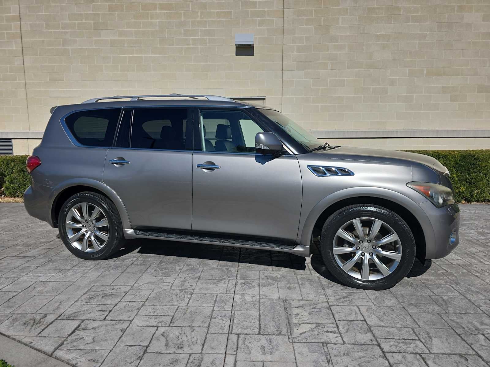 2012 INFINITI QX 56