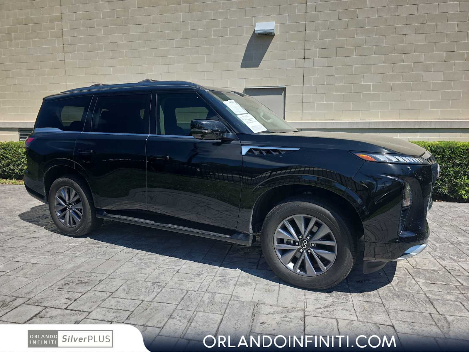 2025 INFINITI QX80 PURE