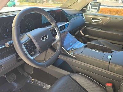 2025 INFINITI QX80 LUXE