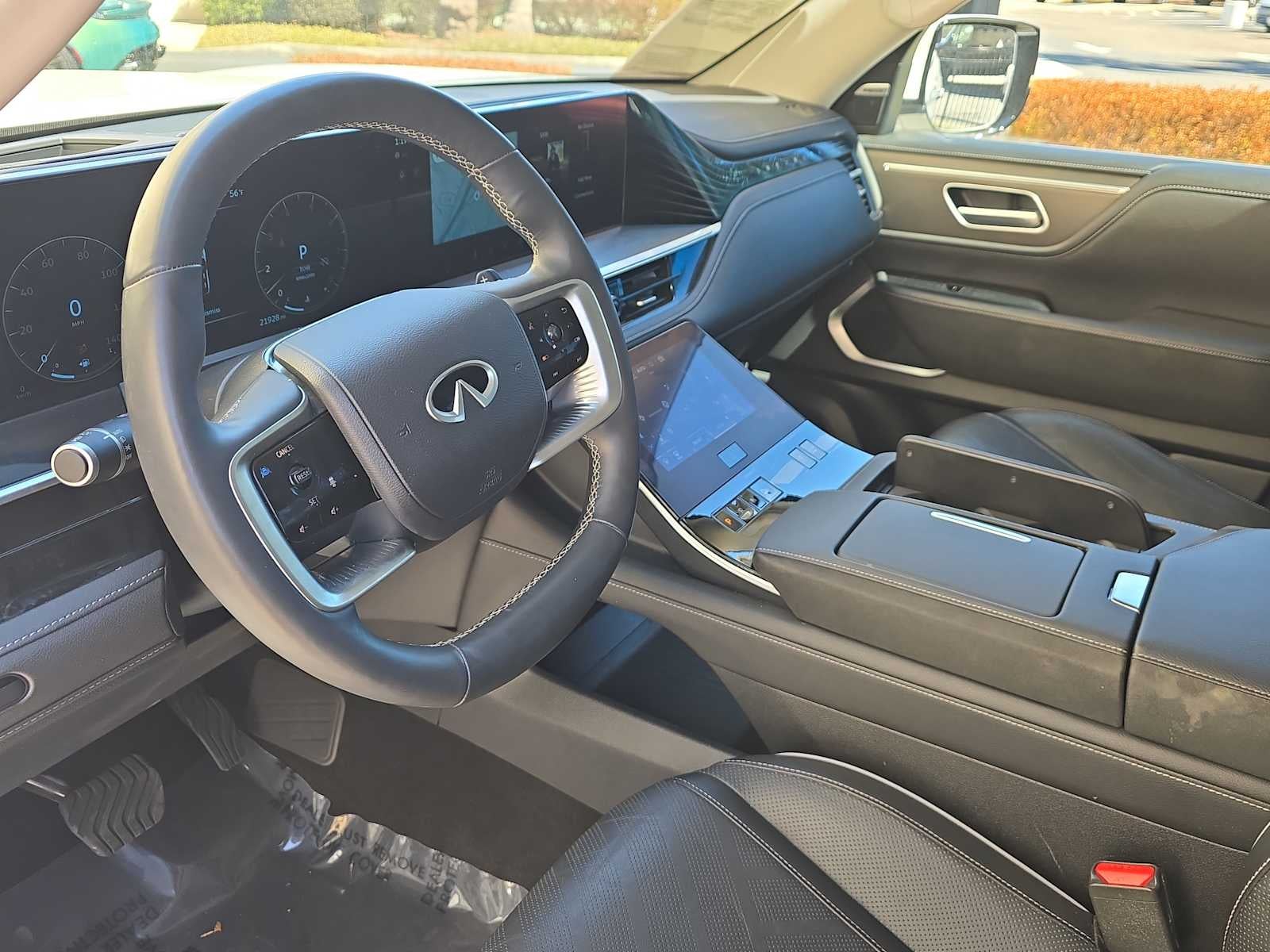 2025 INFINITI QX80 LUXE