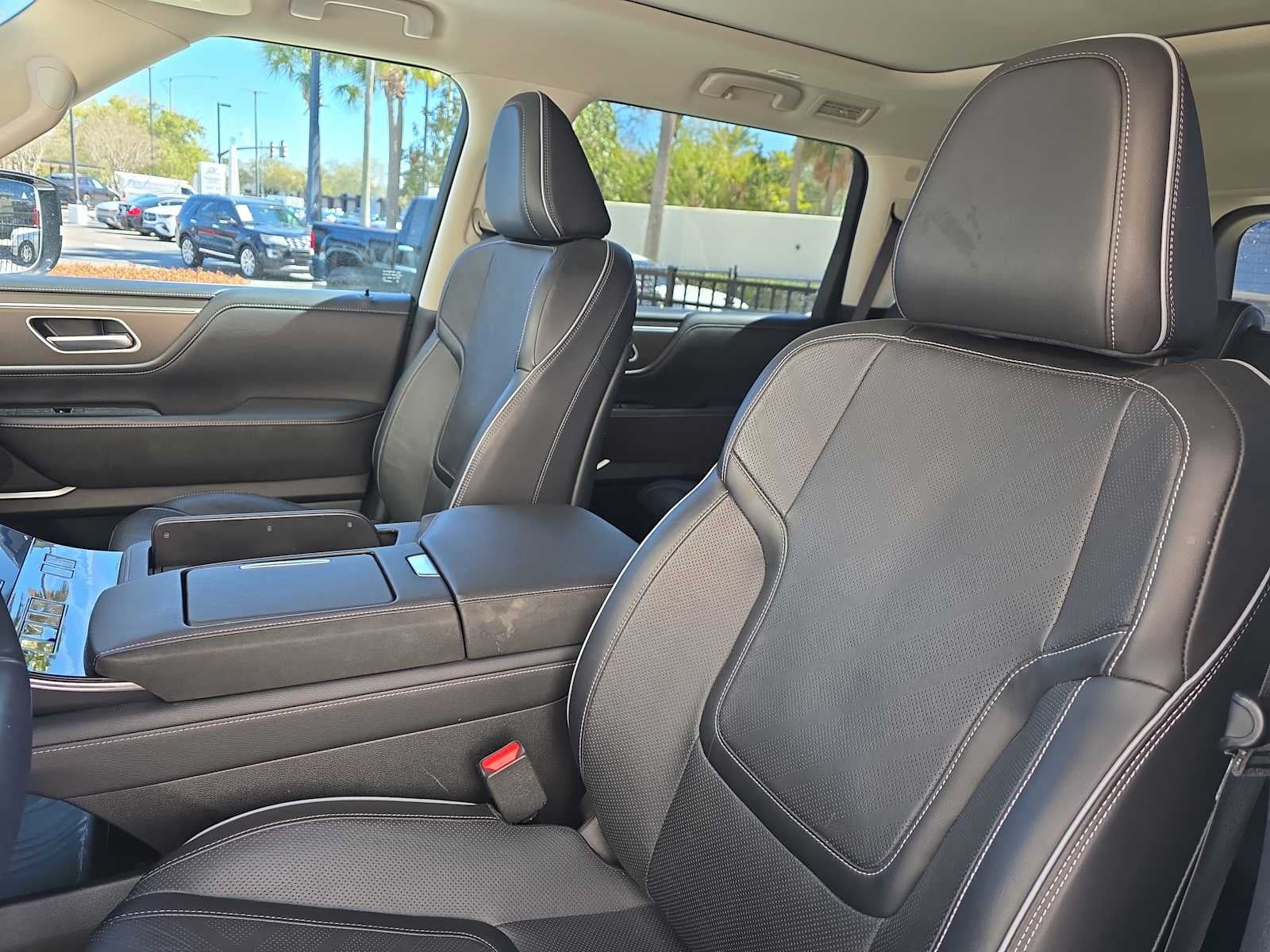 2025 INFINITI QX80 LUXE