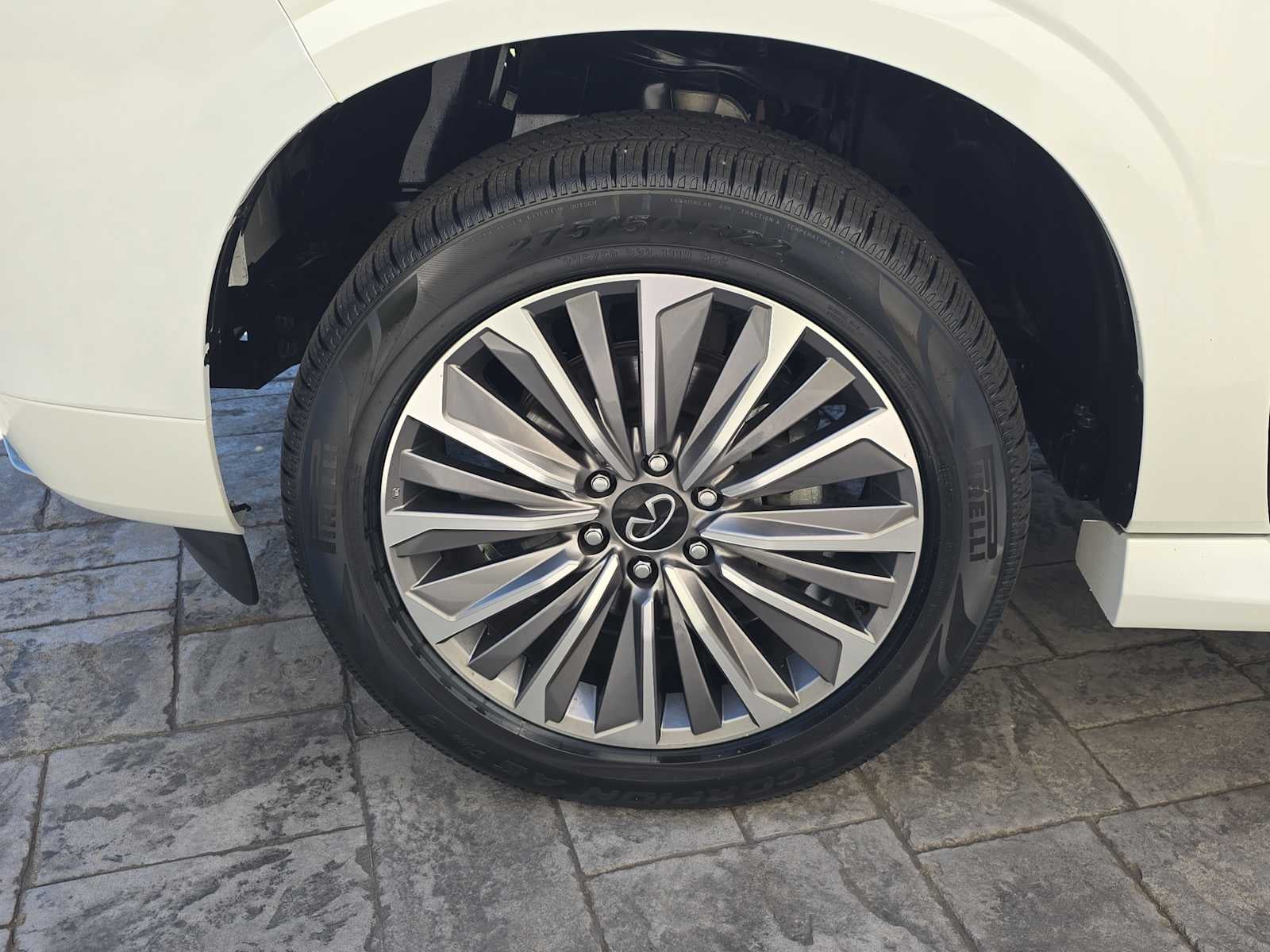 2025 INFINITI QX80 LUXE