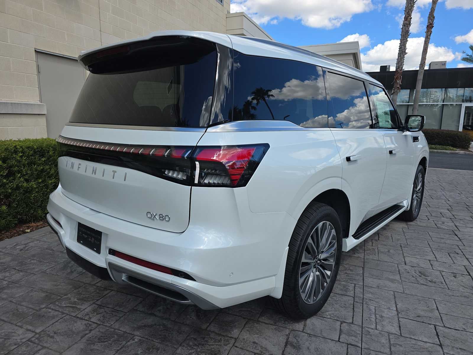 2026 INFINITI QX80 LUXE
